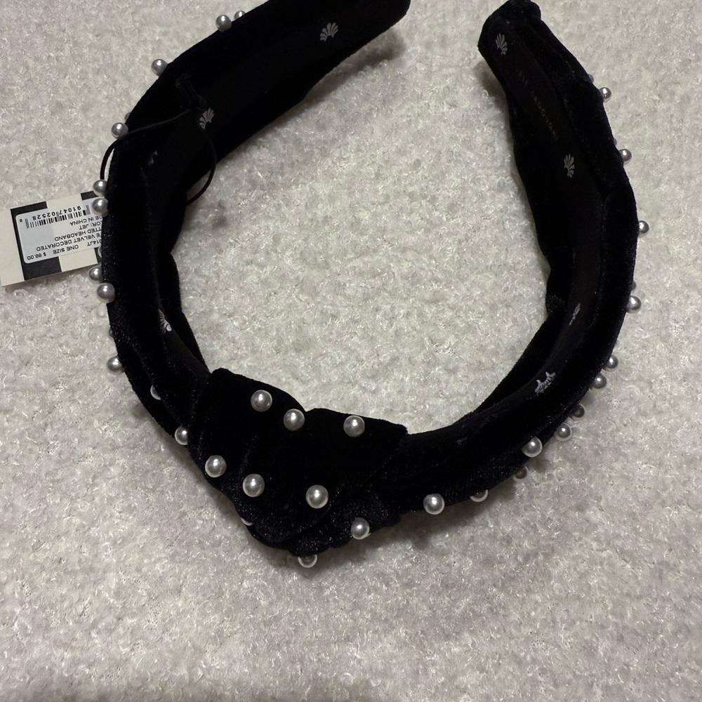 Elegant Black Pearl-Embellished Headband